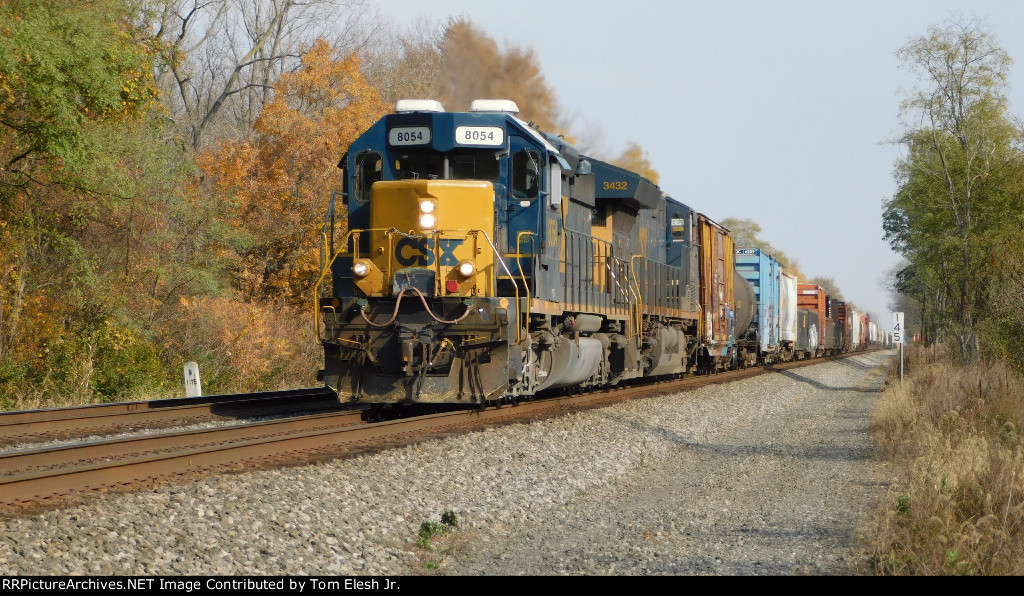 CSX YN3 SD40-2 #8054 leads freight Q567